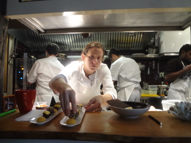 Adeline en cuisine © GP