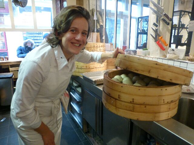 Adeline et ses brioches © DC