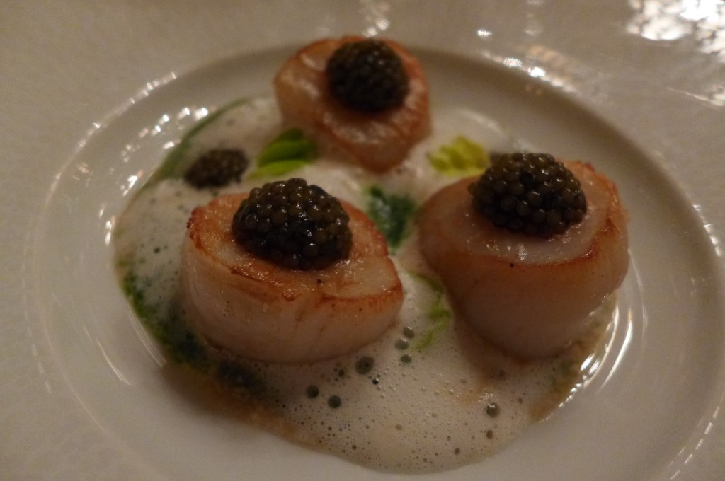 Creme de laitue, saint jacques au caviar © GP