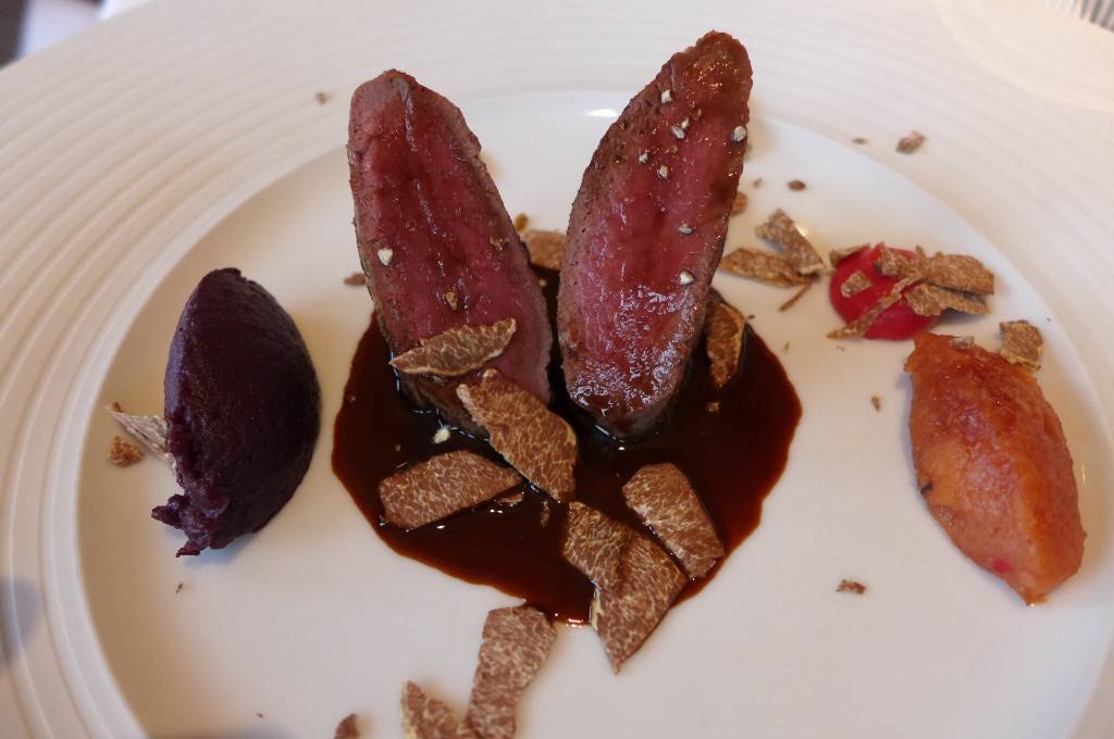 Chevreuil et chou rouge © GP