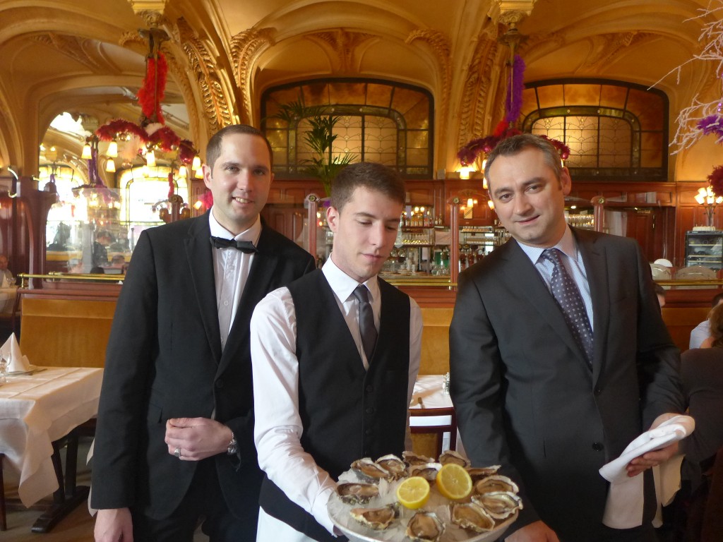 Le service des huîtres © GP