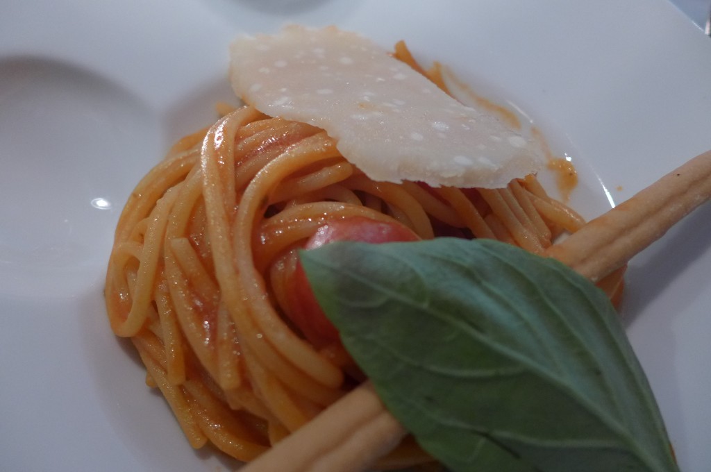 Spaghetti tomate et basilic © GP