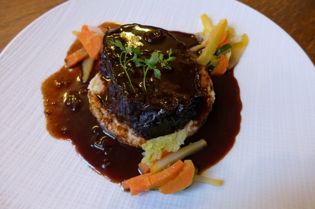 Paleron de boeuf braisé au vin rouge © GP