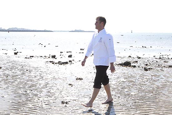 Christopher à la plage © Maurice Rougemont