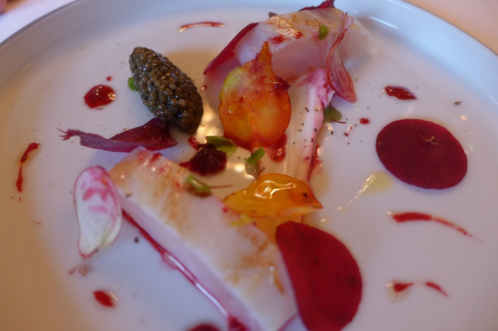 Daurade, betterave, caviar © GP