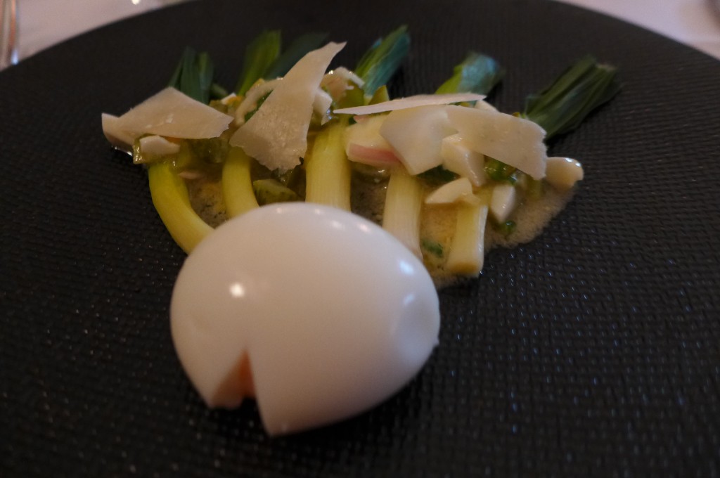 Oeuf poché aux poireaux © GP