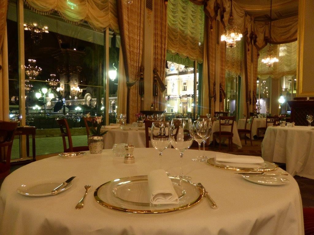 Une table © AA