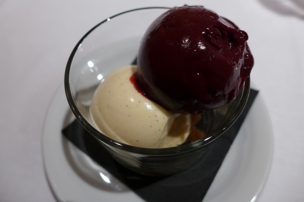 Sorbet myrtille, glace vanille © GP