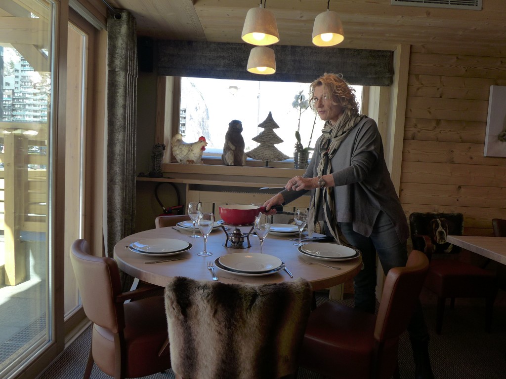 Sylvie Machet et le service de la fondue © GP