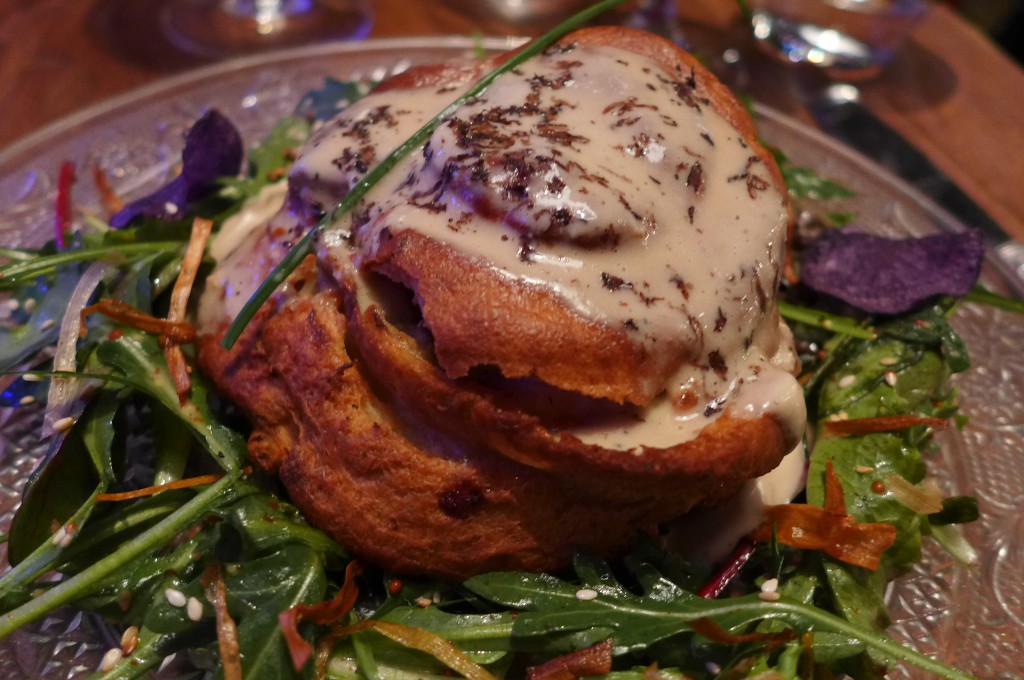 Profiterole à l'oeuf poché © GP