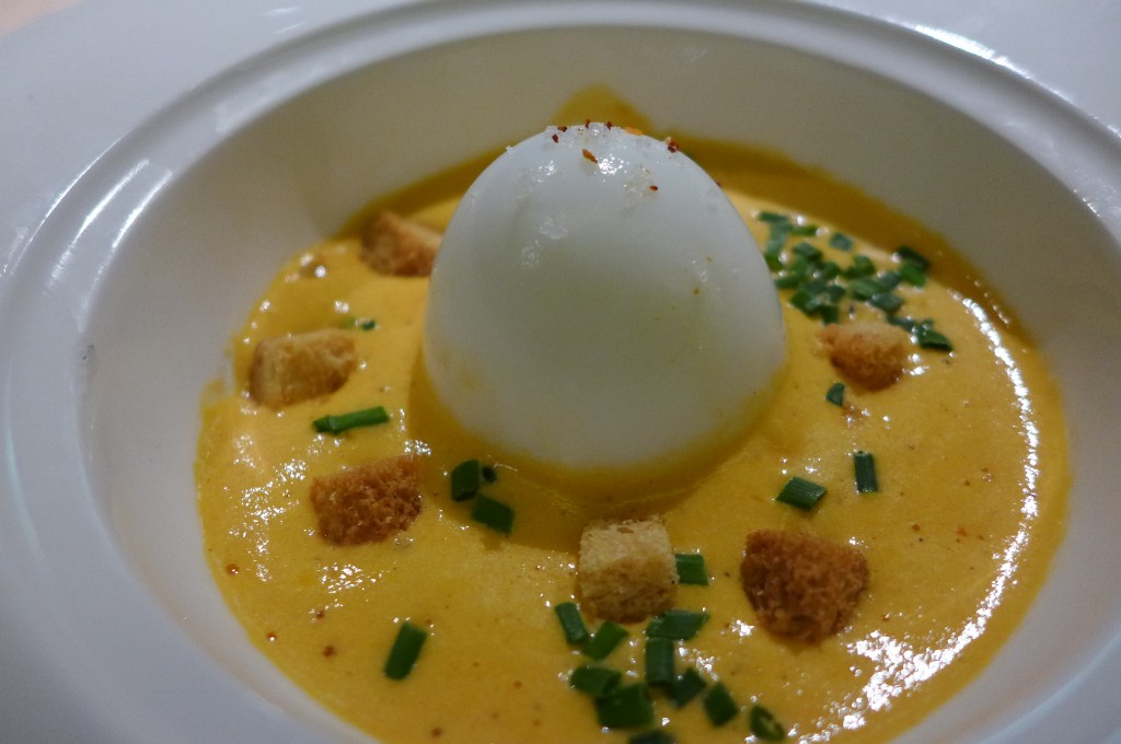Oeuf poule et cappuccino basquaise © GP 