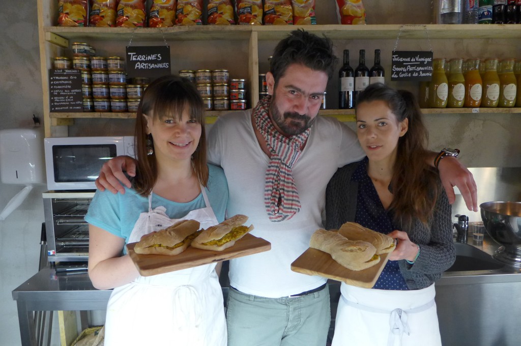Jeremy et les fromagères © GP