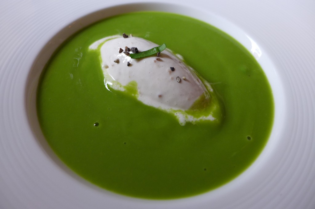 Velouté de petits pois au hareng fumé © GP
