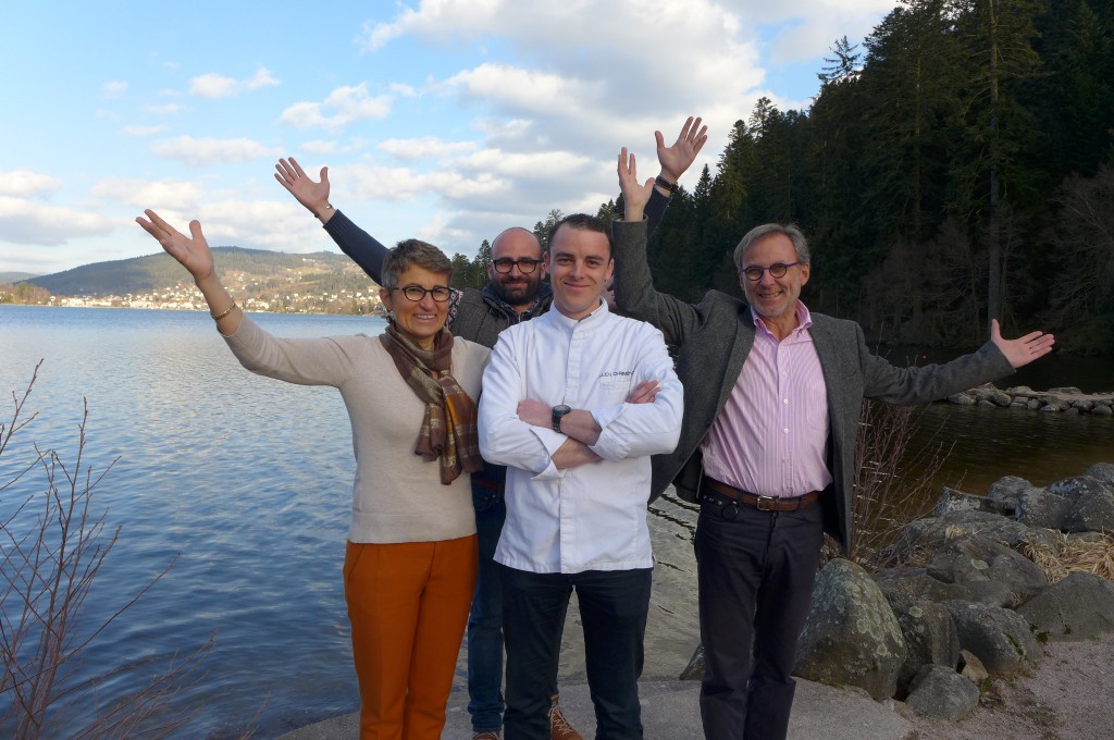 L'équipe au bord du lac © GP