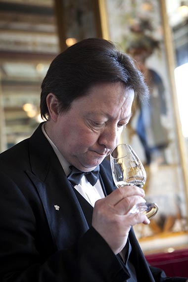 Europe/France/Paris. Restaurant le Grand Véfour. Le sommelier