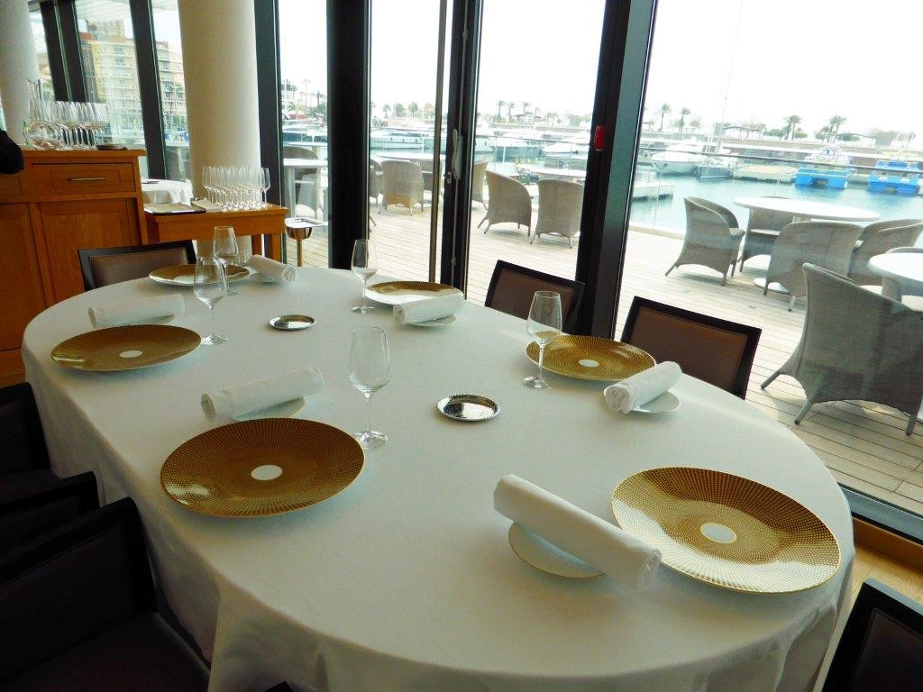 Une table © AA