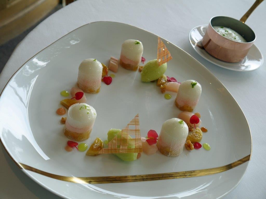 Autour de la rhubarbe et de la pomme verte © AA