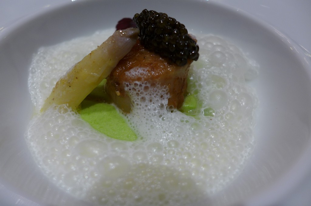Germiny d'asperges, saint-jacques et caviar © GP