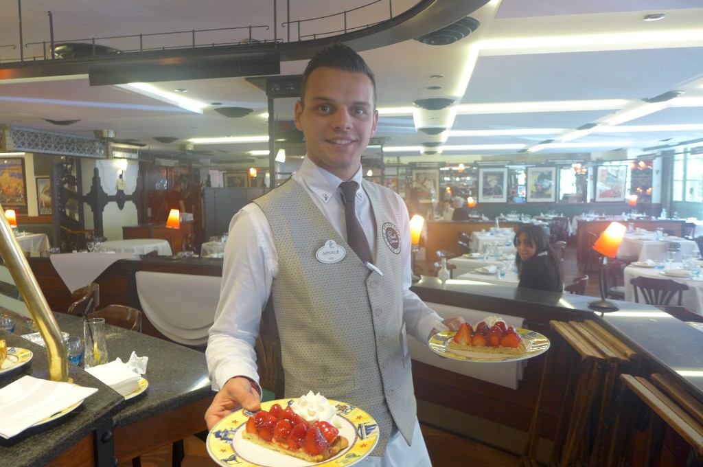 Le service de la tarte aux fraises © GP