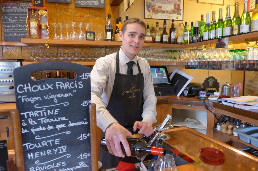 Le service au bar © GP