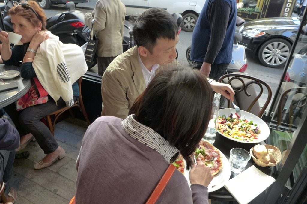 A table © GP