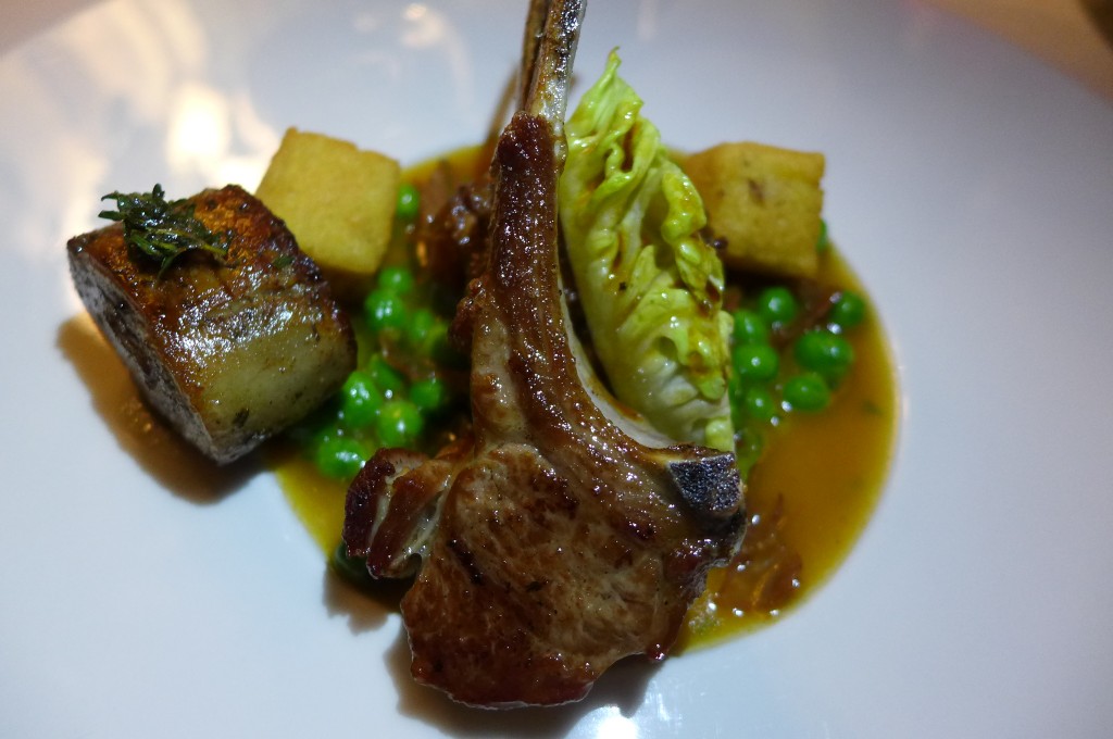 Agneau, févettes, petits pois et panisses © GP