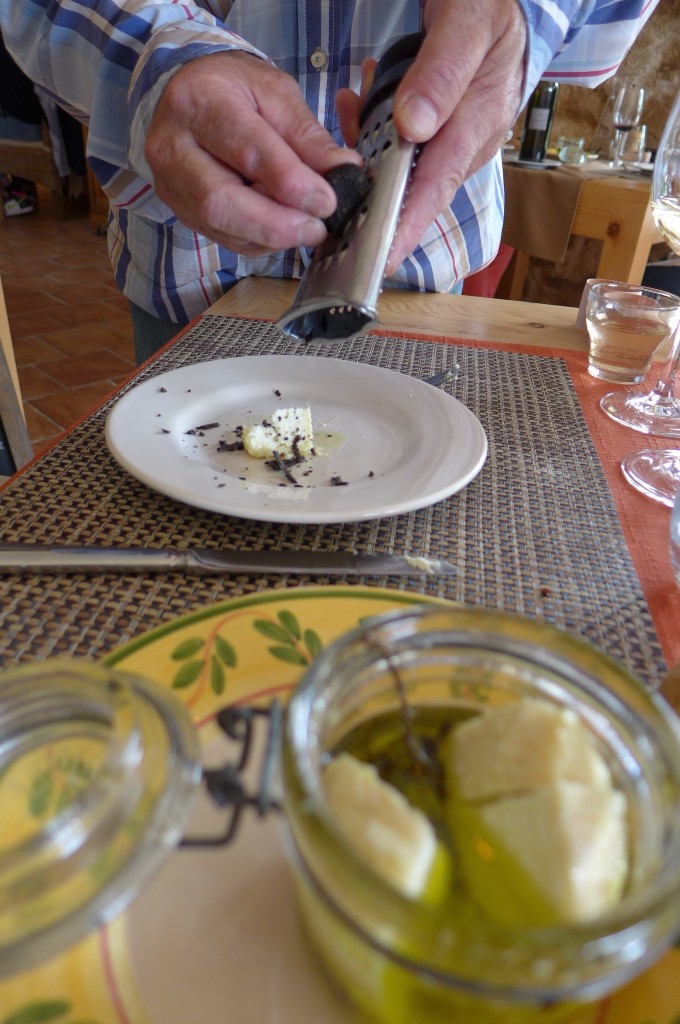Rapée de truffe sur le chèvre © GP