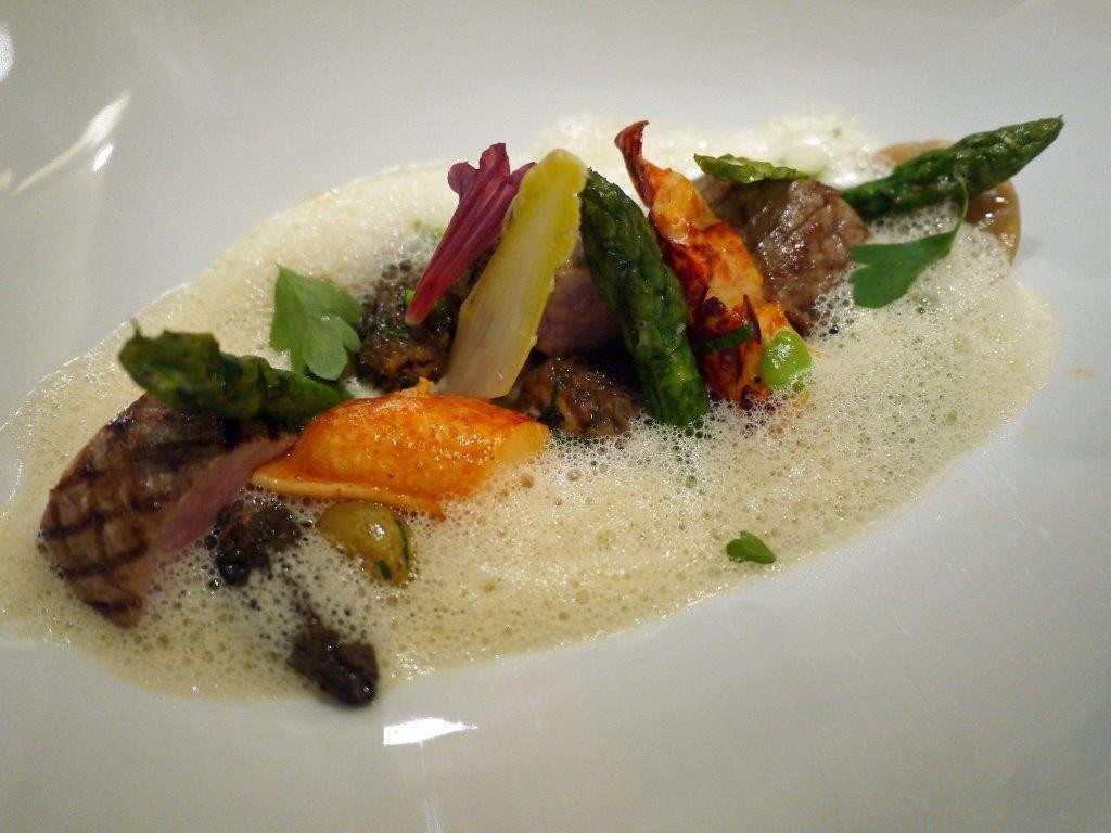 Veau corse et homard bleu © AA