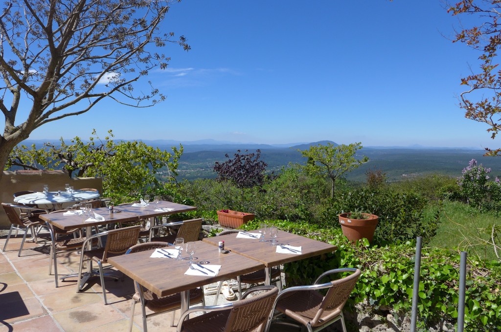 Terrasse sur l'arrière © GP