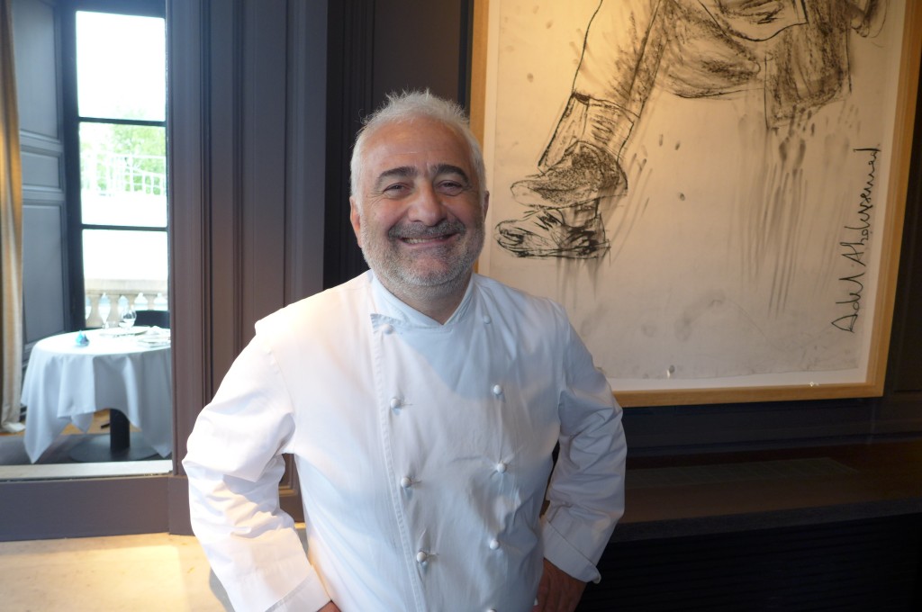 Guy Savoy devant une oeuvre d'Abdel Abessemed © GP