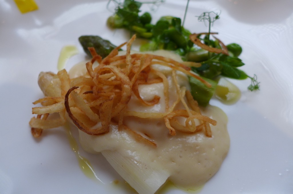 Asperges et oeuf confit © GP