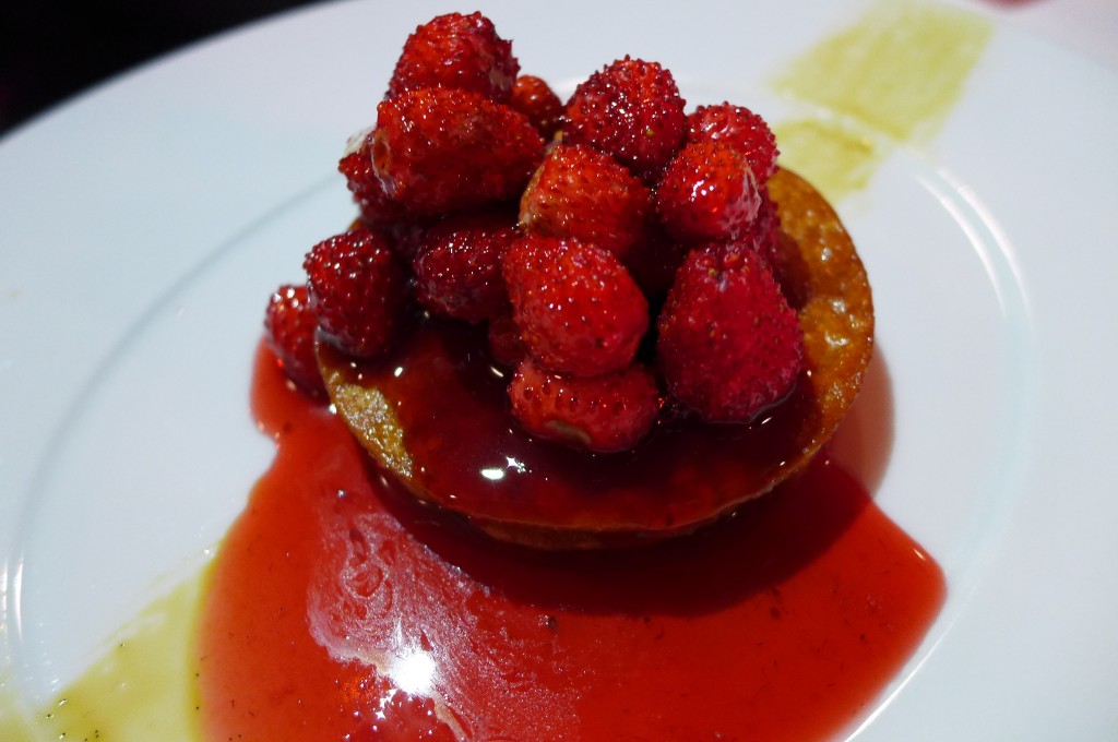 Tarte aux fraises bois © GP