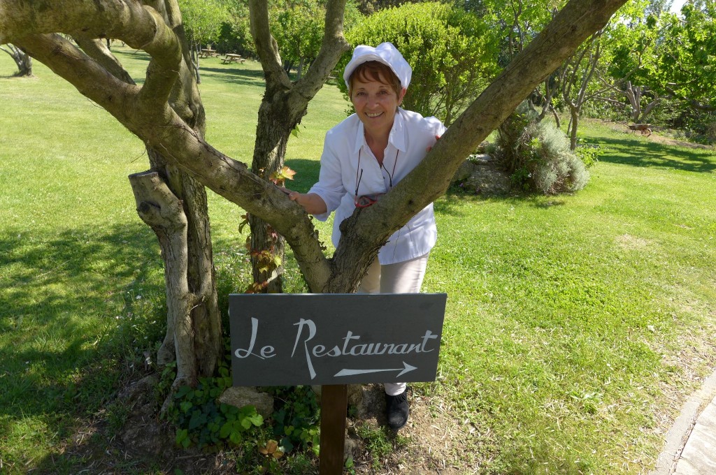 Reine Sammut en son jardin © GP