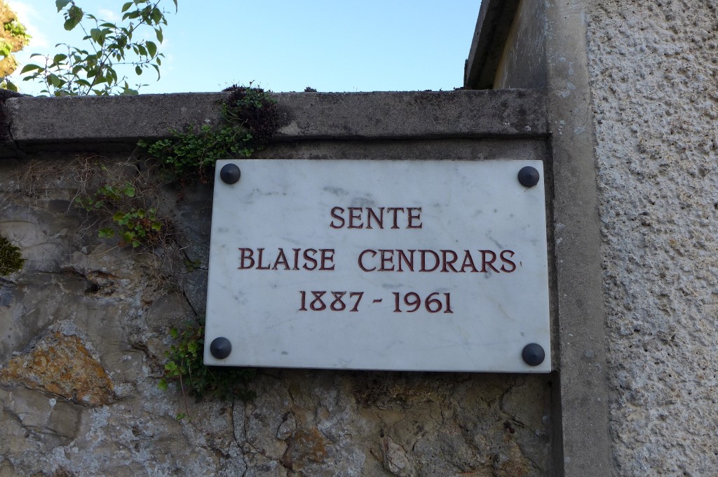 Panneau dans le village © GP