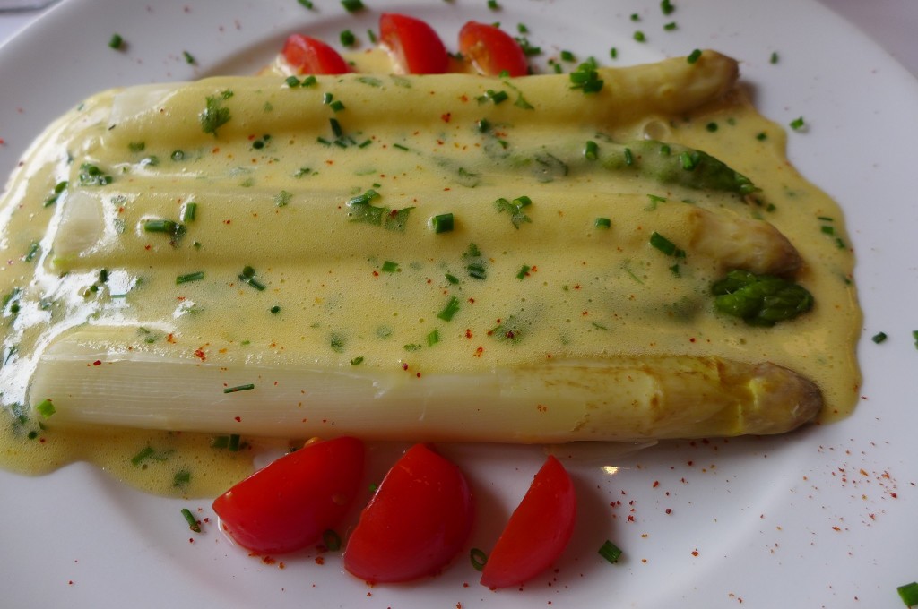 Asperges sauce mousseline © GP