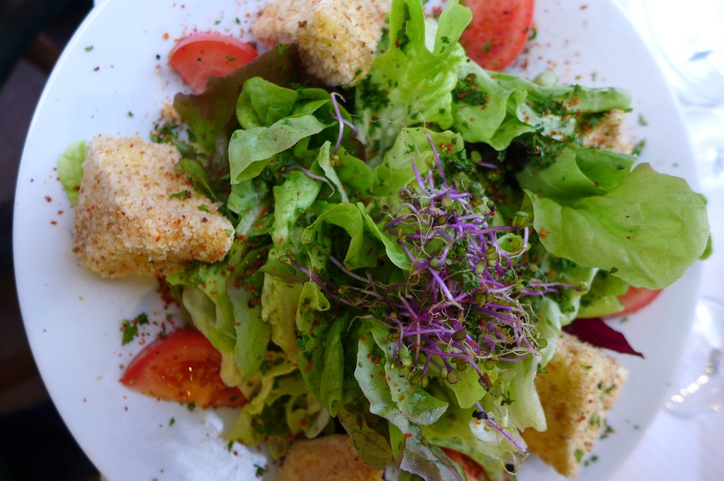 Salade au camembert pané © GP