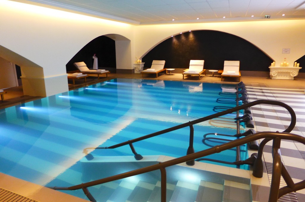 Piscine "parcours aquatique" © GP