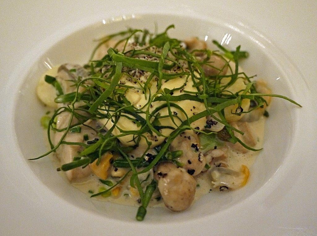 Râgout de coquillages et mousserons © AA