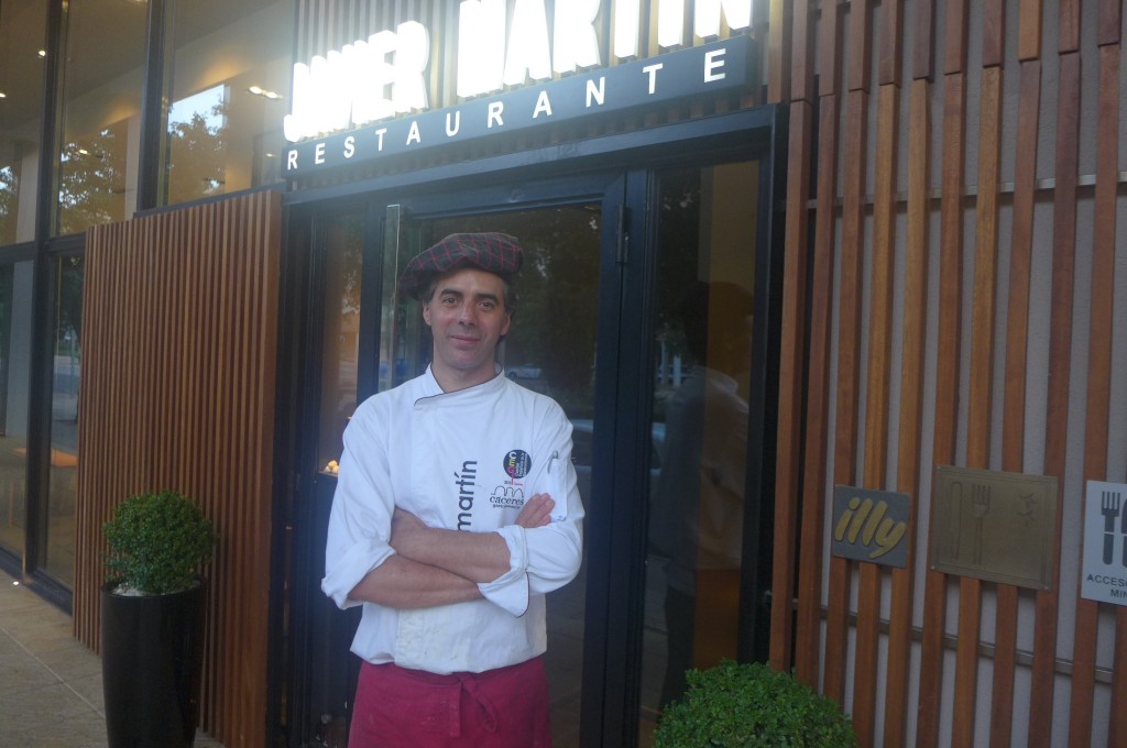 Javier Martin devant sa maison © GP