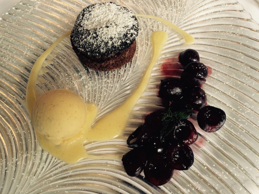 Gâteau au chocolat et cerises © GP