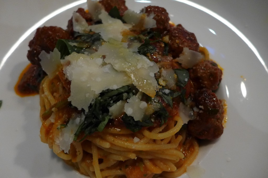 Spaghetti aux boulettes et tomate © GP