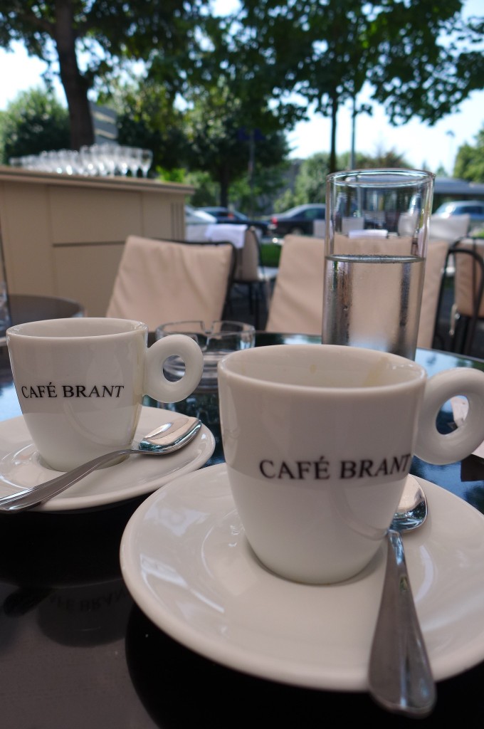 Un café ...ou deux © GP
