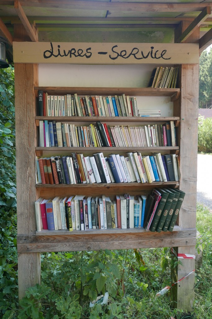 Livres-service sur la route © GP