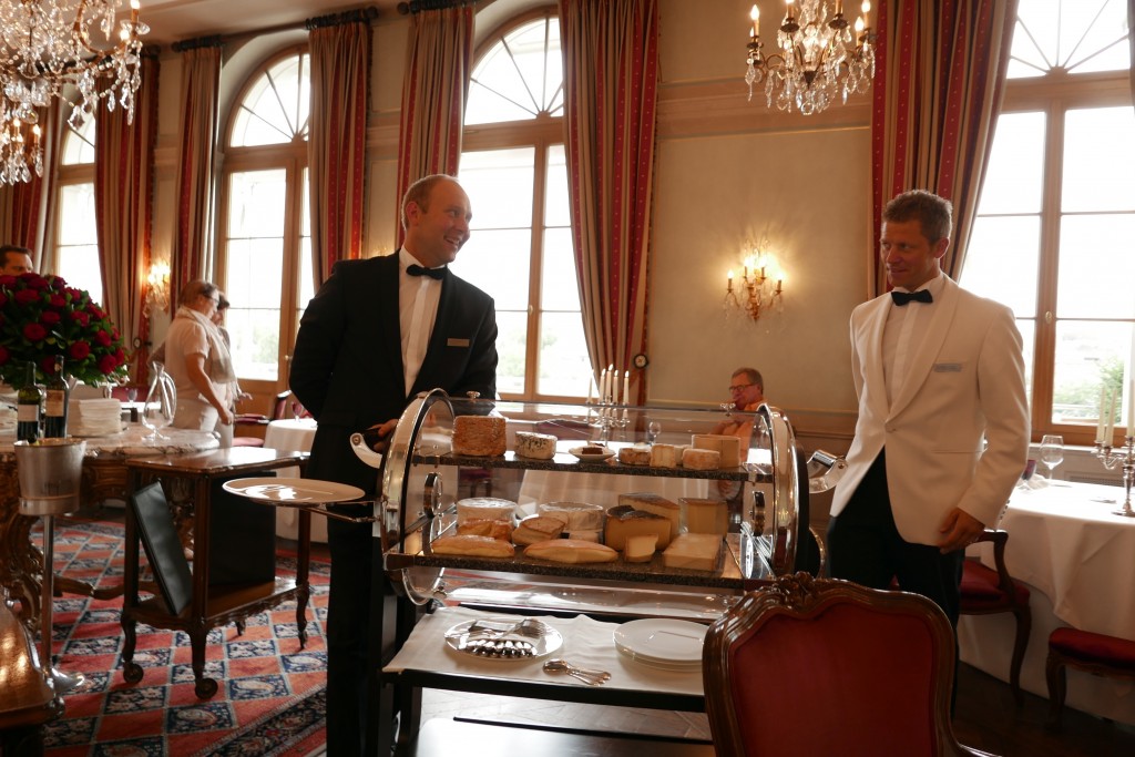 Présentation du plateau de fromages © GP