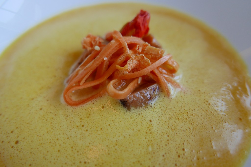 Soupe de carotte à l'anis étoilé, tataki d'omble © GP