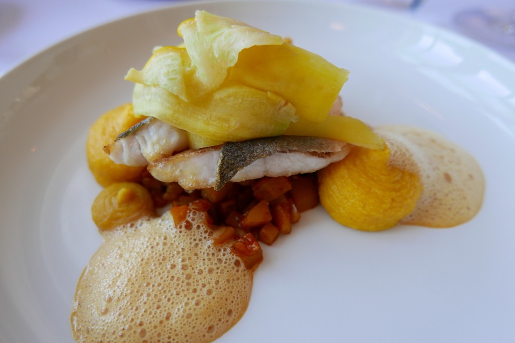Loup et polenta de mangue © GP