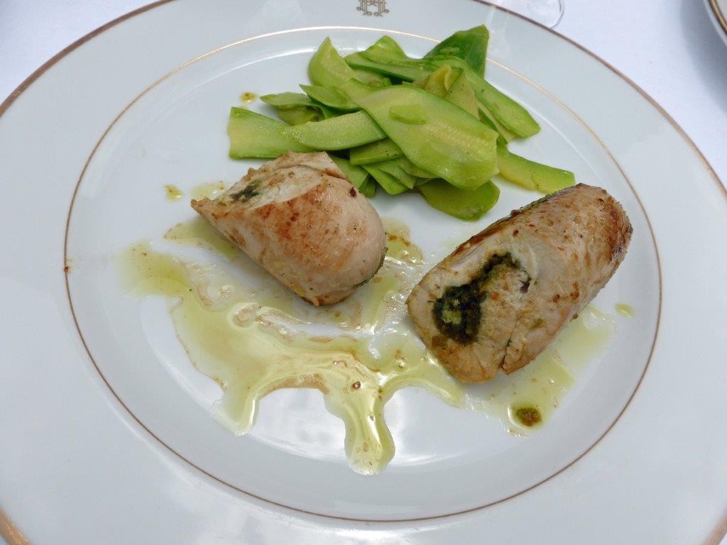 Poitrine de pintade fourrée et courgette douce © AA