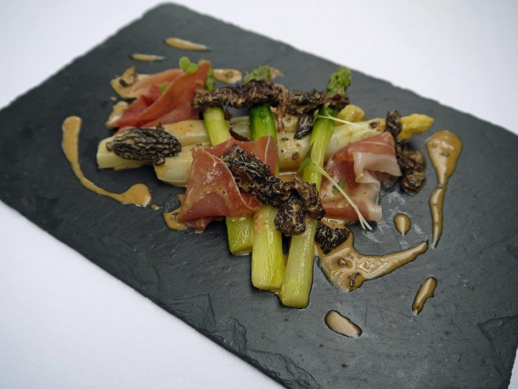 Asperges et Serrano © AA