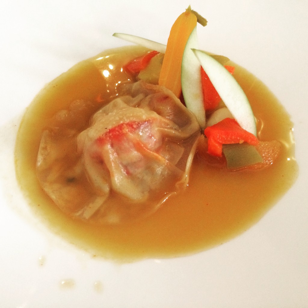 Raviole de homard et bouillon épicé © GP