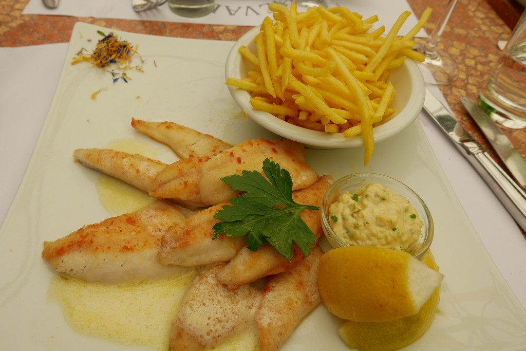 Filets de perche meunière et frites © GP